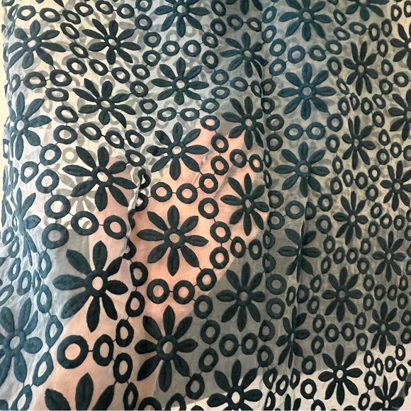 Anne Klein Size 6 Sleeveless Embroidered Blouse - Picture 4 of 7